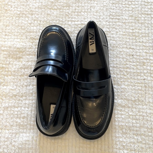 Zara patent black moccasins in perfect shape, like new I just used them once. - Picture 4 of 4